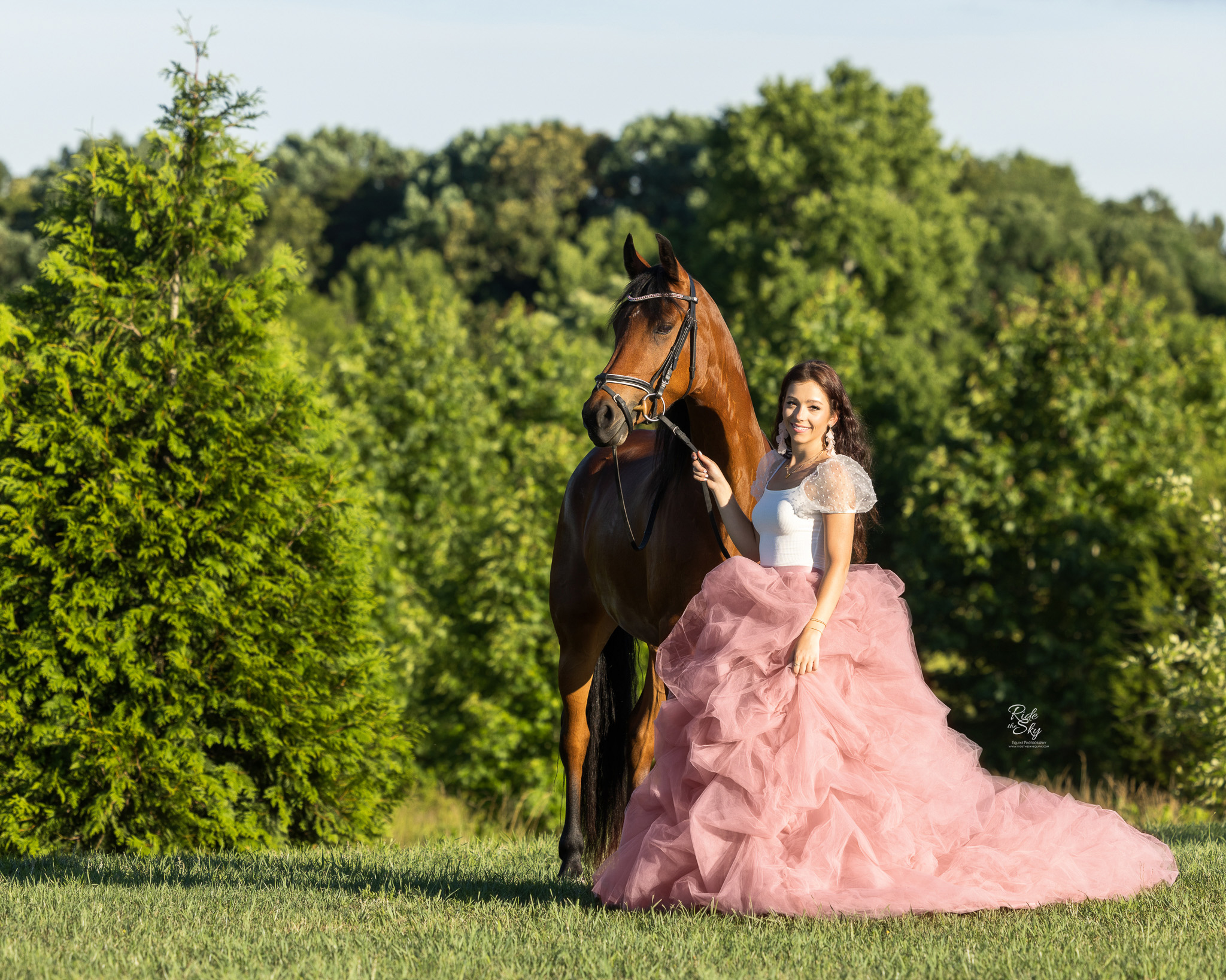 Equestrian Senior photographed with her horse for her senior pictures in chattanooga tn